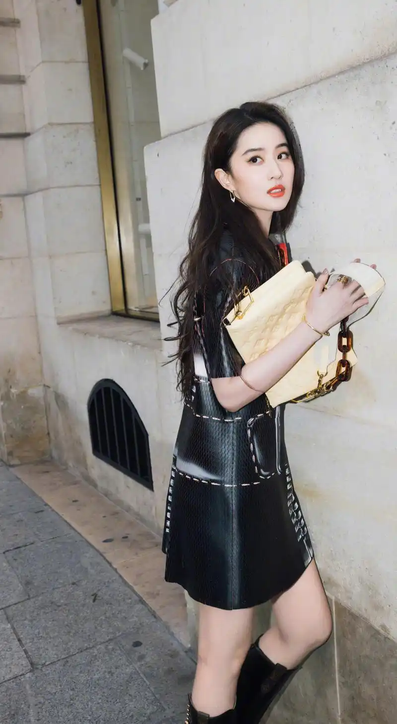 刘亦菲巴黎时装周