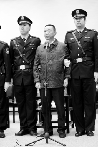 3月31日,刘汉被带上法庭