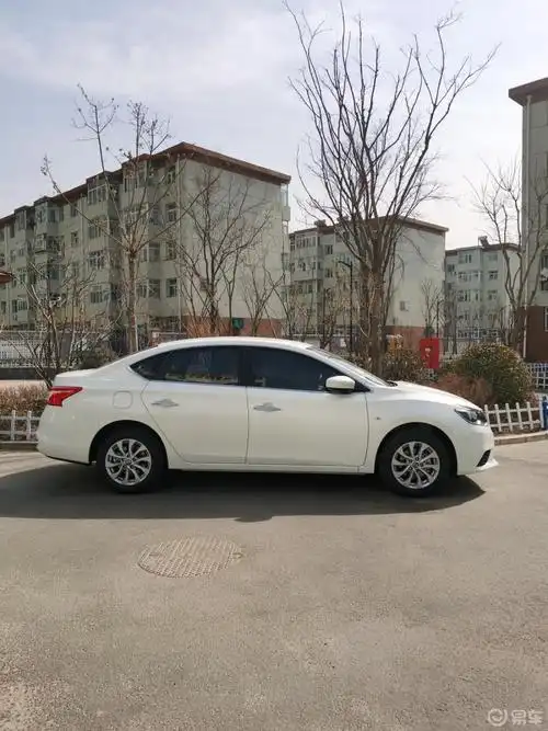 22经典轩逸舒适版白色,落地10.