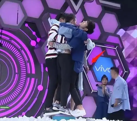 回顾徐锦江的胶带,钟汉良的绅士手,这5位的分寸感让多少男星脸红