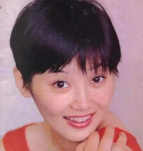 冯小刚妻子徐帆24岁时青涩照曝光 早年曾为京剧演员