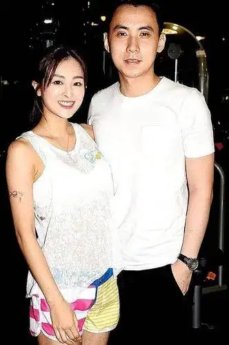 港姐冠军张名雅,怀疑期间出国旅游,晒大肚照