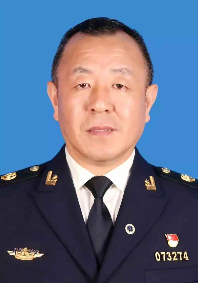 钱仁加,男,中共党员,1966年4月生,1999年入党,现任温州鳌江海事处副