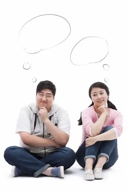 东方人,成年人,两个人,坐,盘腿,微笑,竖图,留白,抠图,白色背景,正面