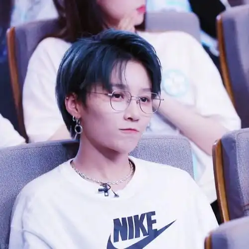 刘雨昕太可了戴眼镜的昕昕子你get了吗