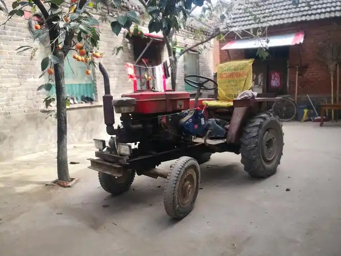 家乡的老式拖拉机