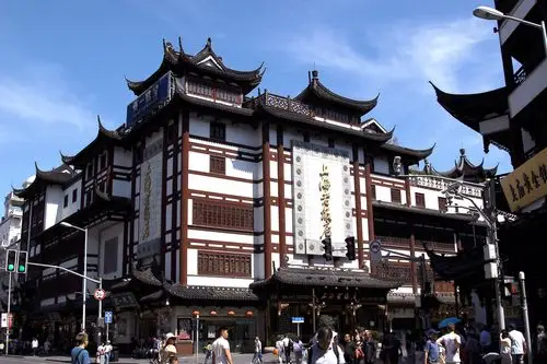 登顶金茂览胜 白相隍城老庙