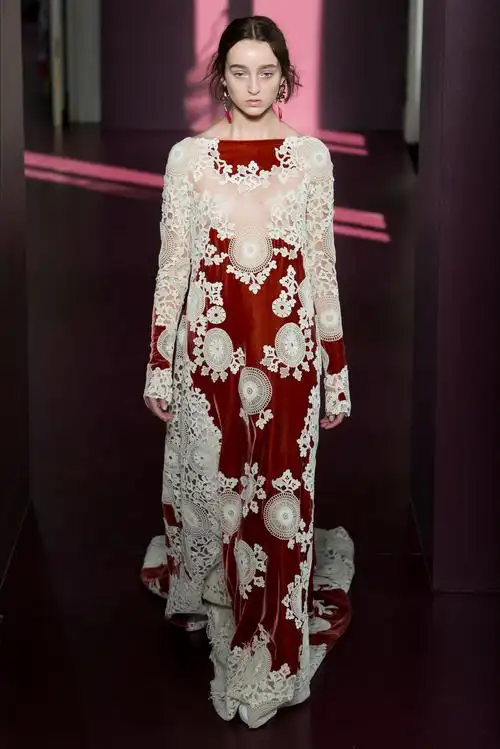 valentino(华伦天奴)2017巴黎秋冬高定时装秀