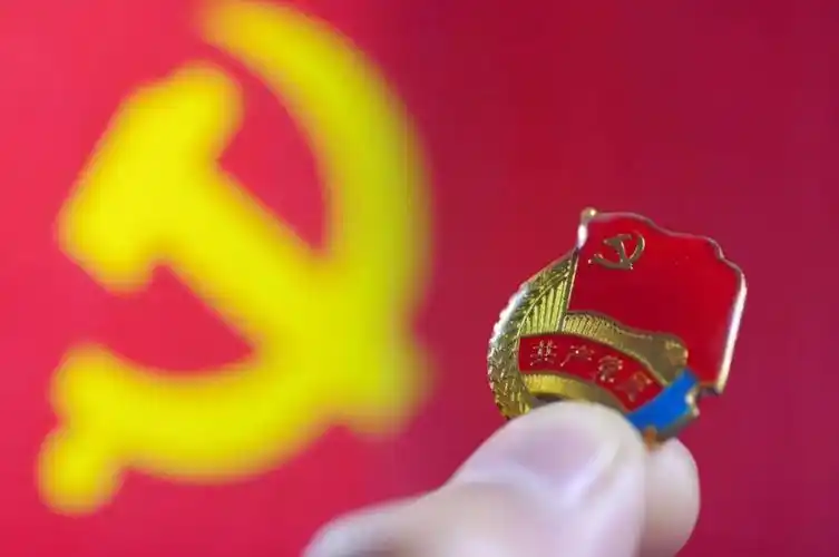 对于这个问题,小编的回答是,作为大一新生,即便不是团员也可以积极