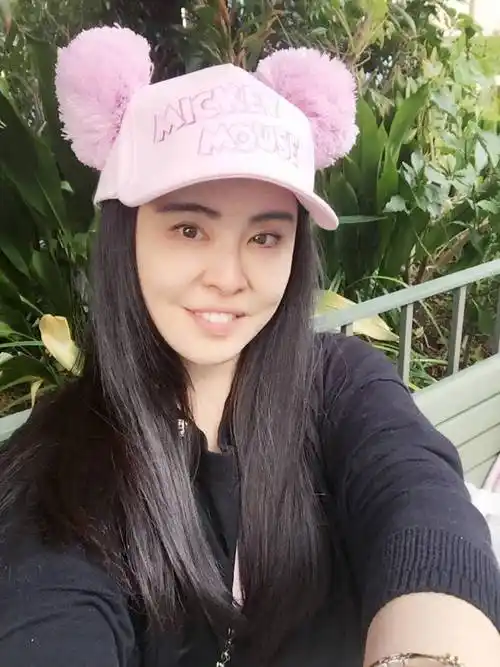 原创53岁王祖贤罕见发声为爱退出娱乐圈如今却成为两个男人玩物