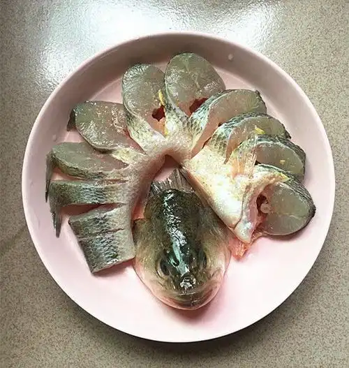 豆豉蒸孔雀开屏鲈鱼的详细做法,非常美味