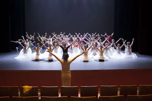 终场全体演员谢幕