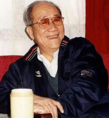 相声大师侯耀文去世13年爱妻早已被侄儿戴志诚撬走16年