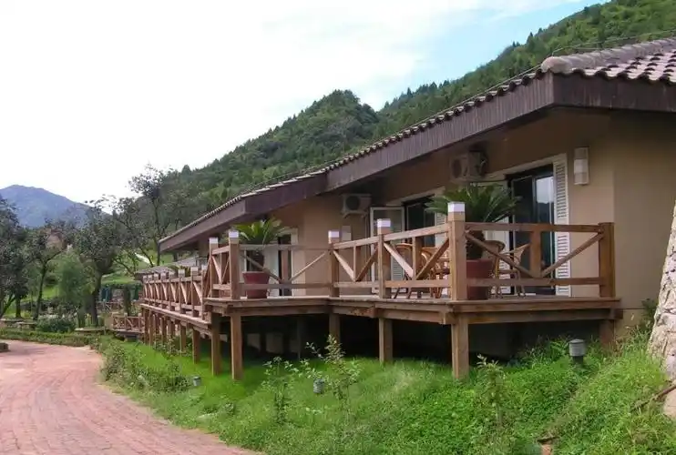 京郊深山藏着一座童话小镇,景色美到窒息,而且还人少免费!