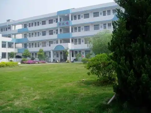 p>浙江省 a href="#">温岭市 /a>大溪镇第三中学是省示范性初中,省