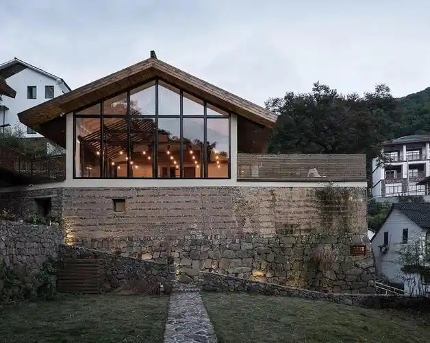 6个超有质感的老房子改造设计伴屋