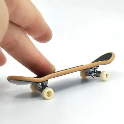 塑料手指滑板套装指尖四轮迷你滑板男孩礼物收纳盒益智玩具包邮