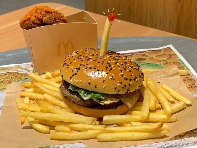 小狮子们生日快乐麦当当版汉堡蛋糕