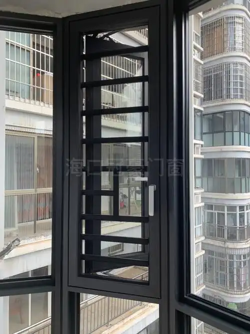 家装断桥铝窗户一定要装这种可开启的防护栏