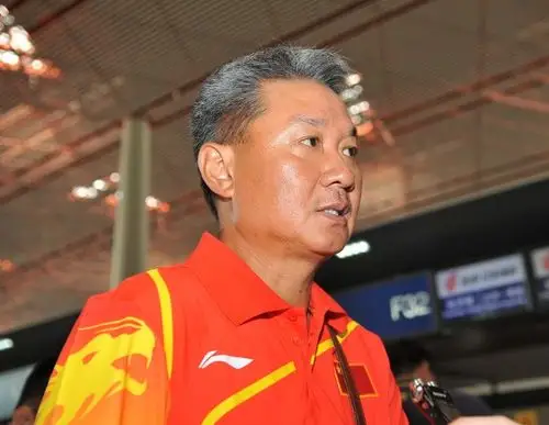 图文-中国体操男队出征伦敦奥运会 总教练黄玉斌