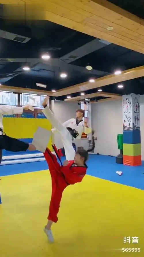跆拳道父女旋风踢跆拳道日常 跆拳道-体育视频-搜狐视频