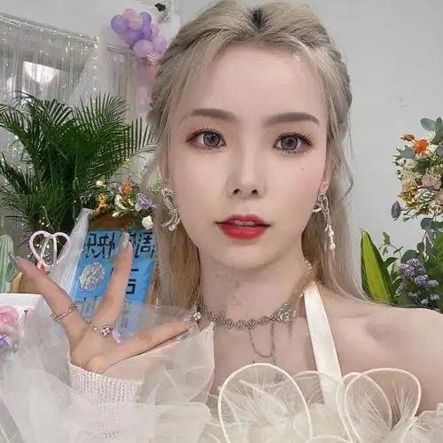 硬糖少女303成员陈卓璇头像1