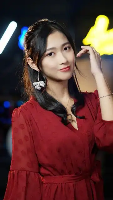 亮声王晴一首粤语经典《喜帖街》送给大家,声音细腻动听