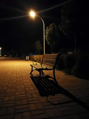 寂静的夜,孤独的人