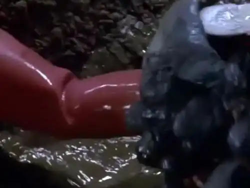 赛文奥特曼的腿到底是怎么好的?怎么一下子就能变身了呢?