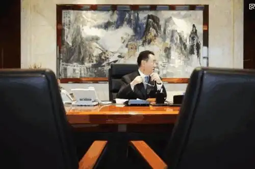 大佬办公室看格调: 刘强东乡土风, 王健林中国风, 雷军最特别!