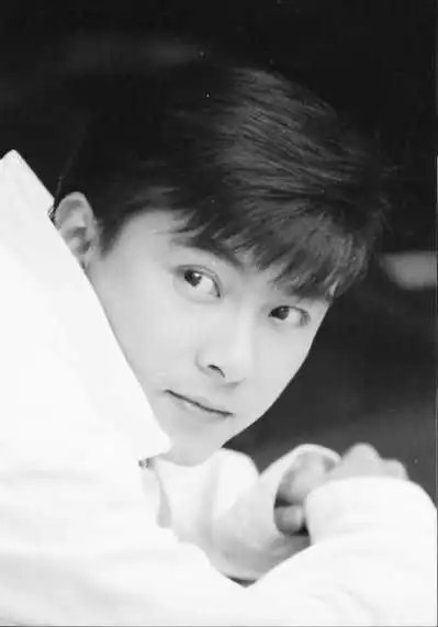 曾经颜值爆表,现在却如此油腻苍老,网友:岁月真是一把杀猪刀