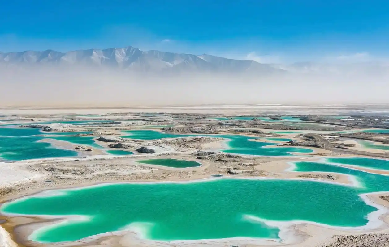 图文伙伴计划 大柴旦翡翠湖,位于海西蒙古族藏族自治州,翠绿 - 抖音