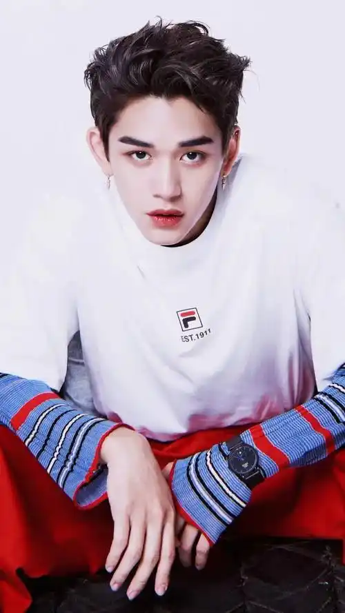 sm力捧黄旭熙solo出道,真皇族实锤?