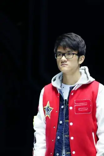 lol前职业选手若风正式进军演艺圈 瞬间高大上!