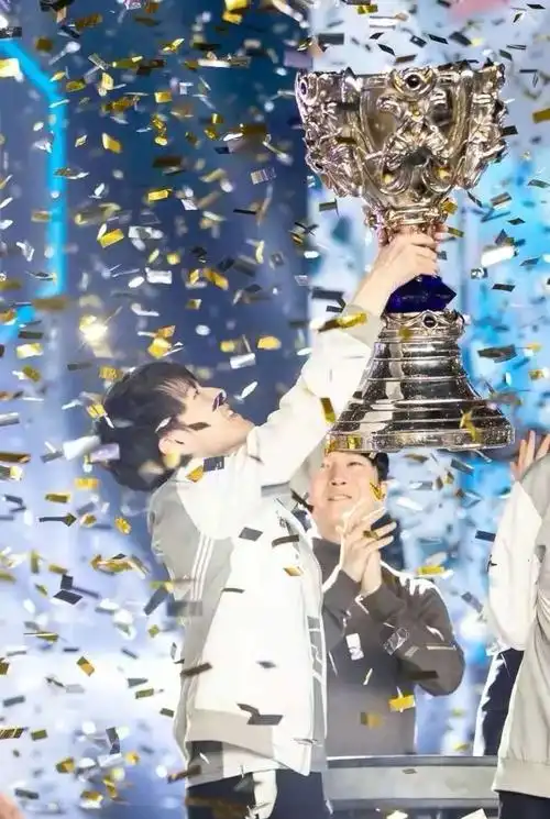 ig夺冠 | 和中国电竞一起崛起的年轻一代