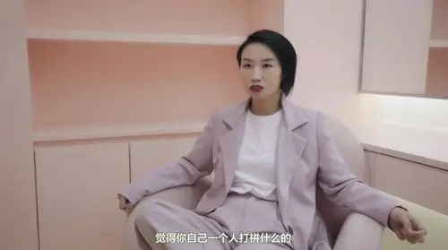 90后女脱口秀演员小鹿破圈记