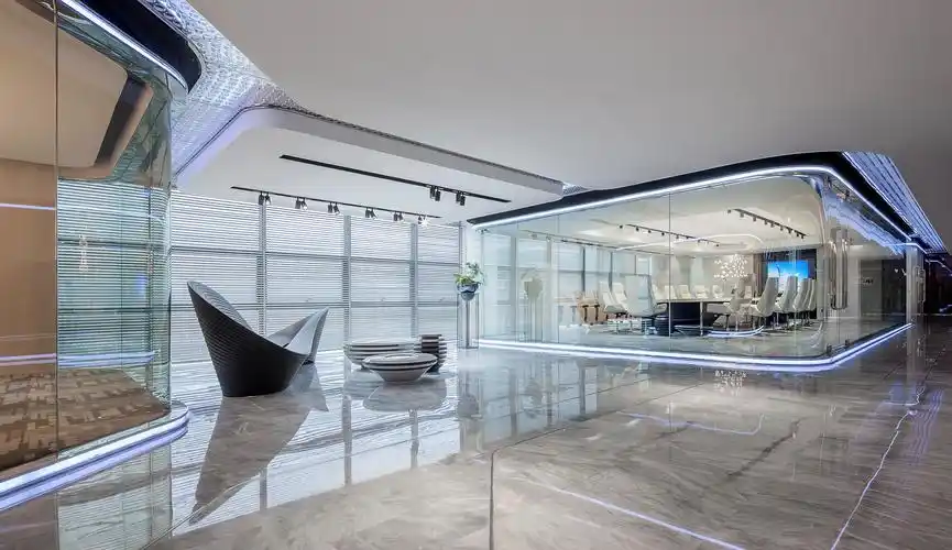 不动声色的美,极简而又富含高科技感的办公室设计