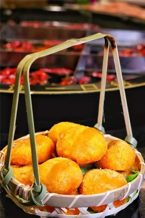 盛放南瓜饼的是一个小巧可爱的竹筐,对于我这种颜值即正义的人来说