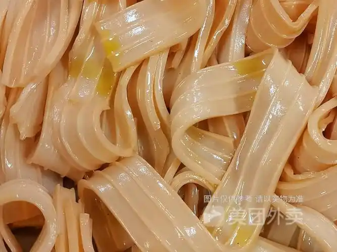 麻辣鸭货重庆酸辣粉推荐菜:小夫妻麻辣烫(裕民路店)位于长春市二道区