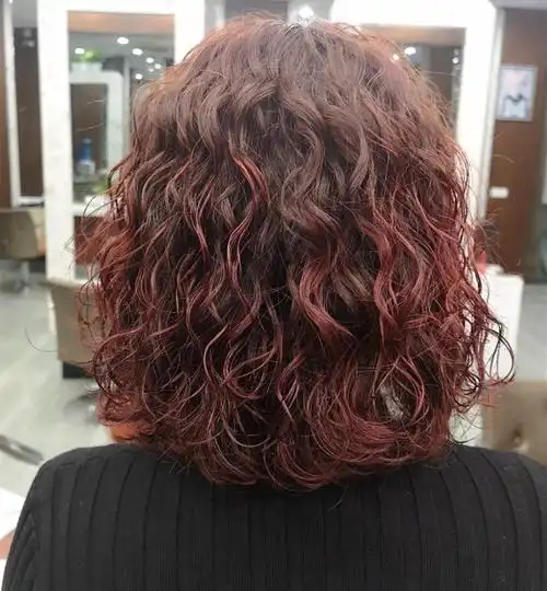 时髦洋气的成熟风小波纹卷发