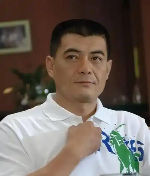 唐静:前夫与秦海璐结婚后,一个人陪儿子长大,如今51岁仍单身_王新军