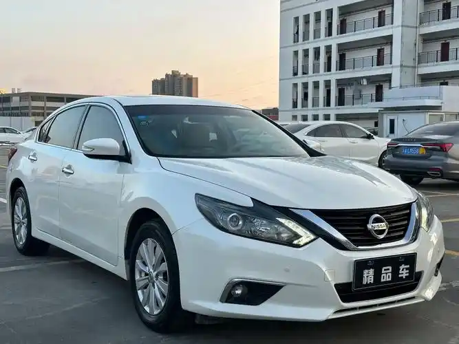 2017年日产天籁大沙发 2.0l自动舒适版,一手车6万多公 - 抖音