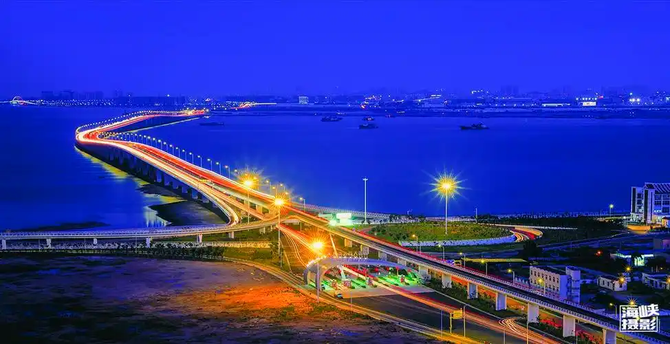 厦门集美跨海大桥夜色  朱庆福 摄