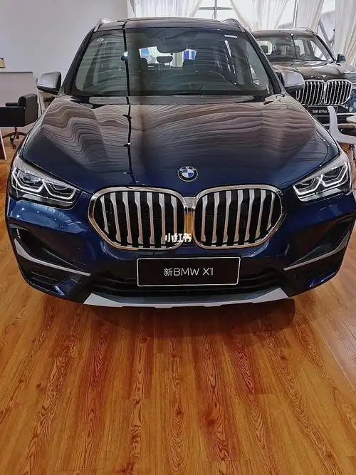宝马x120时尚版,刚刚到店,超大的后排空间,新款的轮毂.