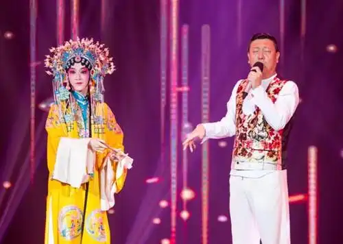 吕海东吹出中国人的呐喊之声;江苏站中,"百戏之祖"昆曲时而与电音结合