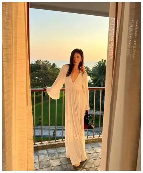 性感女神39岁朱珠晒比基尼照网友大赞其美丽不失风情独具魅力