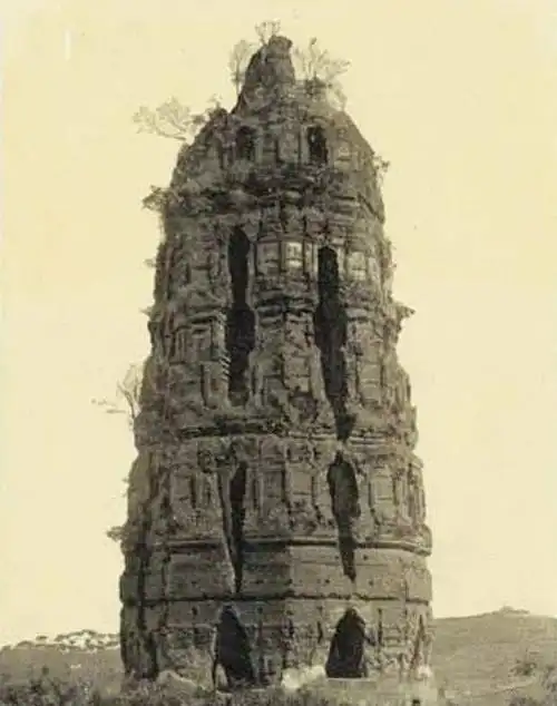 传说中镇压白娘子的雷峰塔: 先遭倭寇放火焚毁, 最后被老百姓拆掉