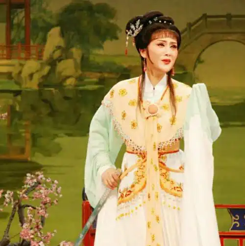 回顾越剧演员单仰萍浙江桐庐的越剧名家丈夫被判刑后她现状如何