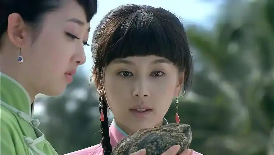 刺青:刺青:沉香养的蚌死了,一开蚌壳大家傻眼了,竟是蚌王