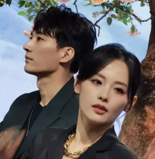 千古玦尘发布会现场,许凯周冬雨三连拍好甜,张嘉倪却惊艳到我